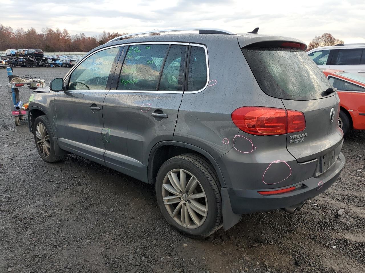 2016 VOLKSWAGEN TIGUAN S photo 2
