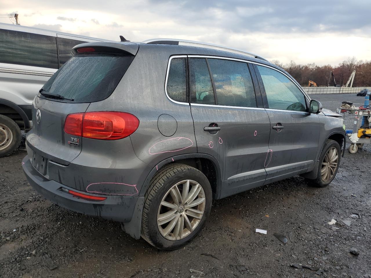 2016 VOLKSWAGEN TIGUAN S photo 3