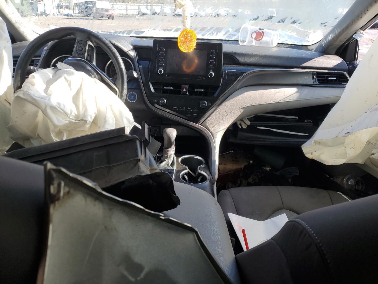 2021 TOYOTA CAMRY LE photo 8