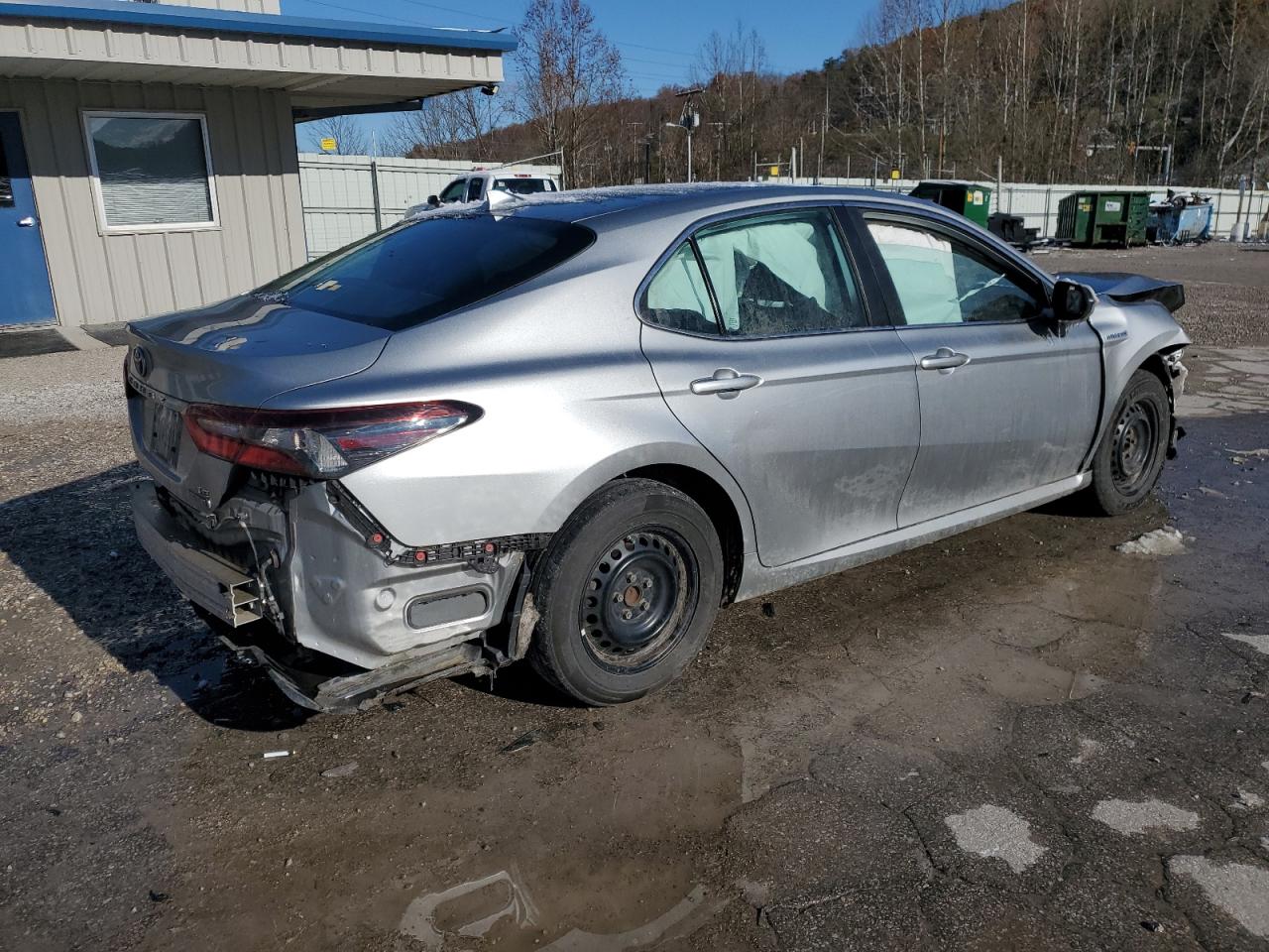 2021 TOYOTA CAMRY LE photo 3
