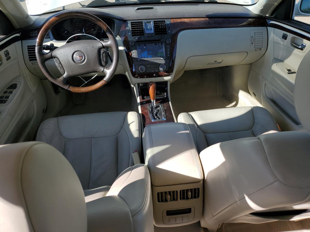2008 CADILLAC DTS photo 22