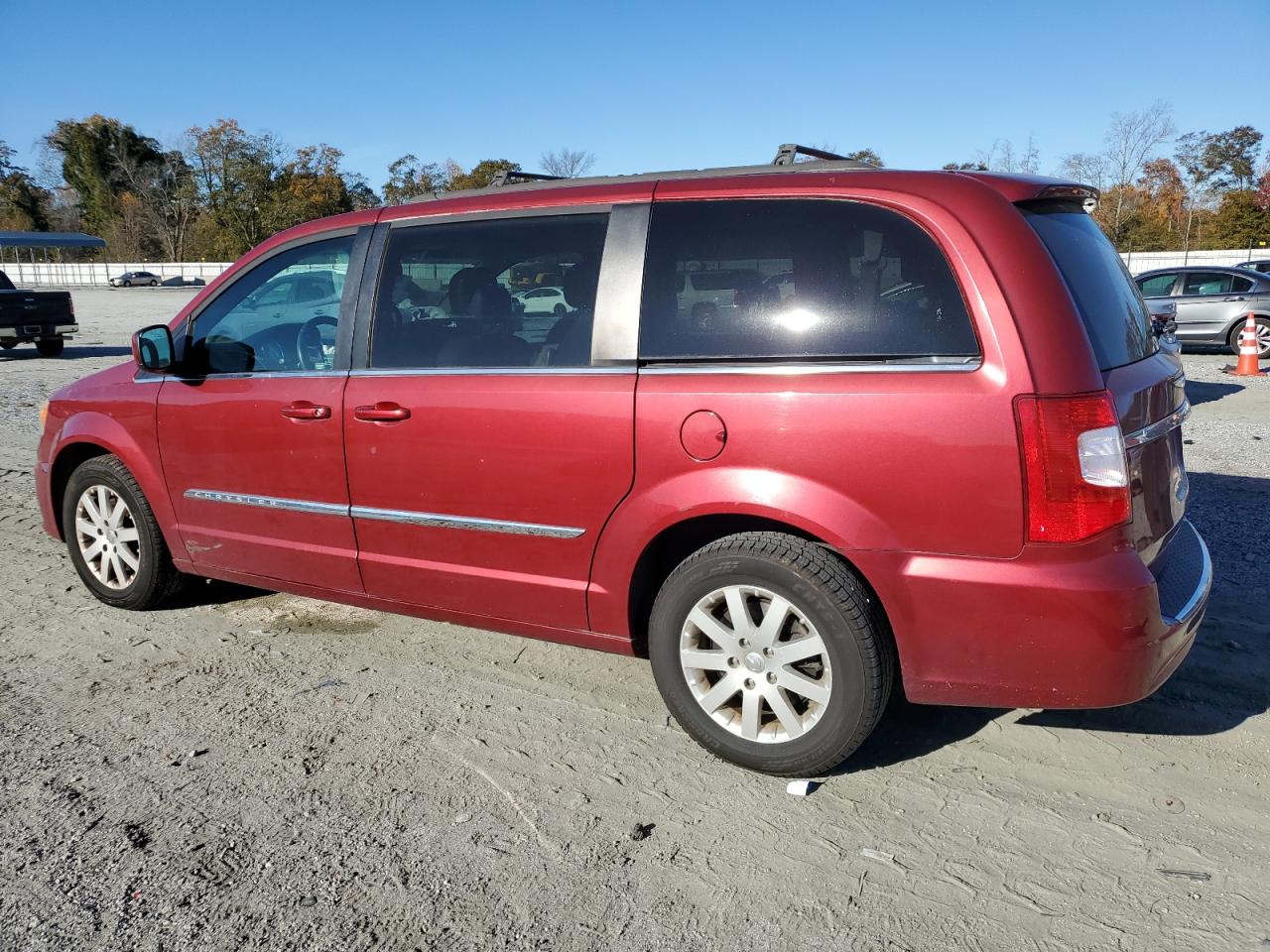 2015 CHRYSLER TOWN & COUNTRY TOURING photo 2
