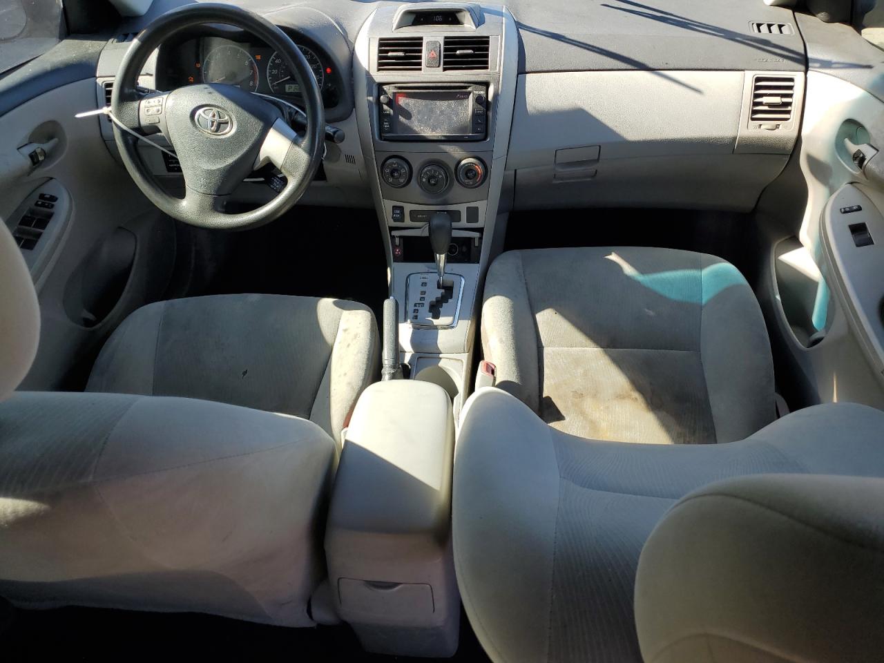 2013 TOYOTA COROLLA LE photo 8