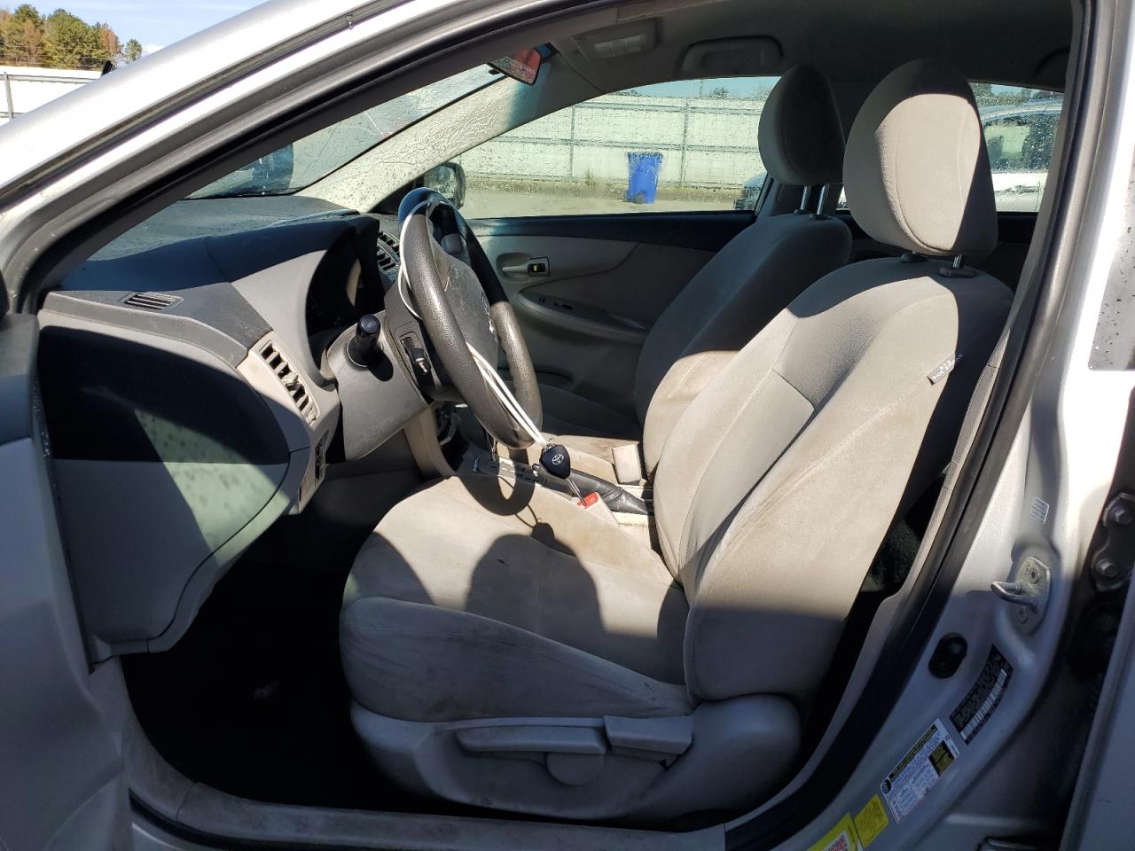2013 TOYOTA COROLLA LE photo 7
