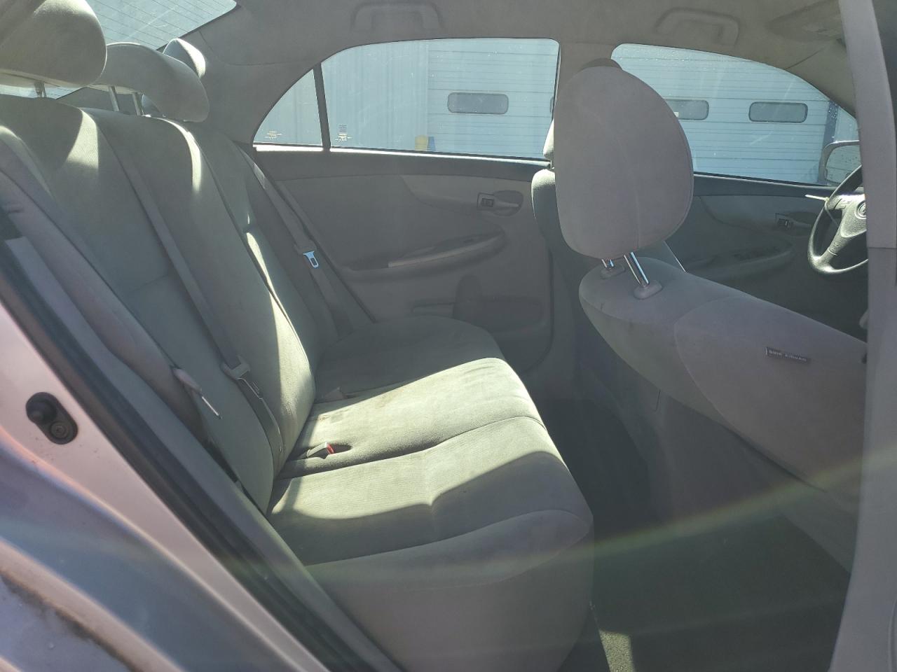2013 TOYOTA COROLLA LE photo 10