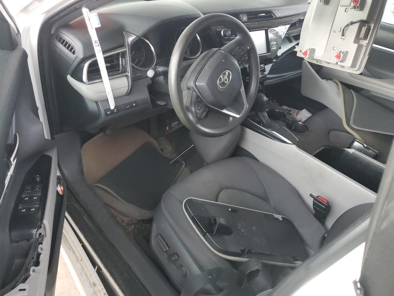 2018 TOYOTA CAMRY L photo 15