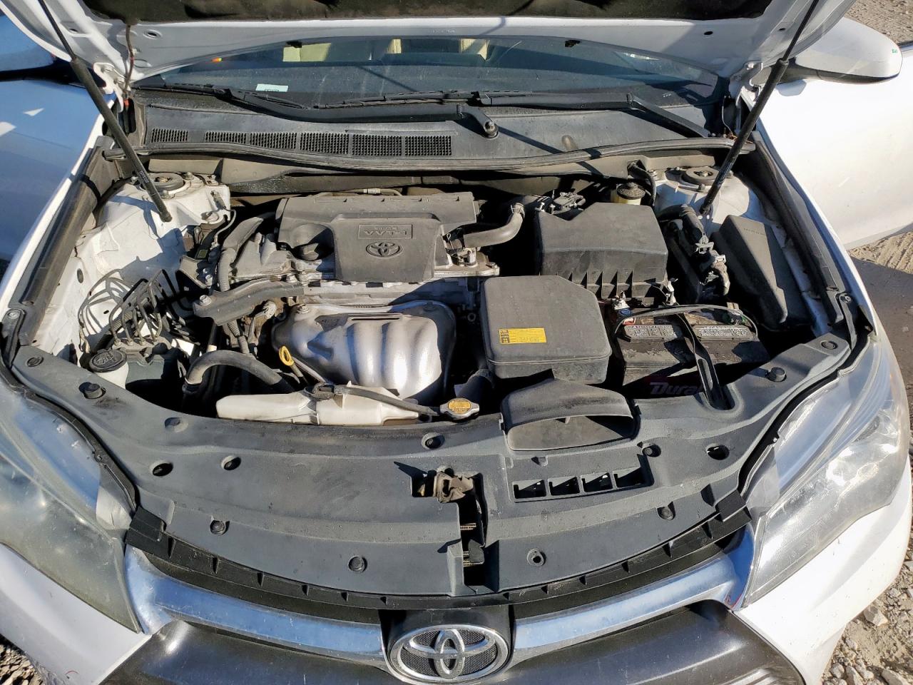 2015 TOYOTA CAMRY LE photo 11