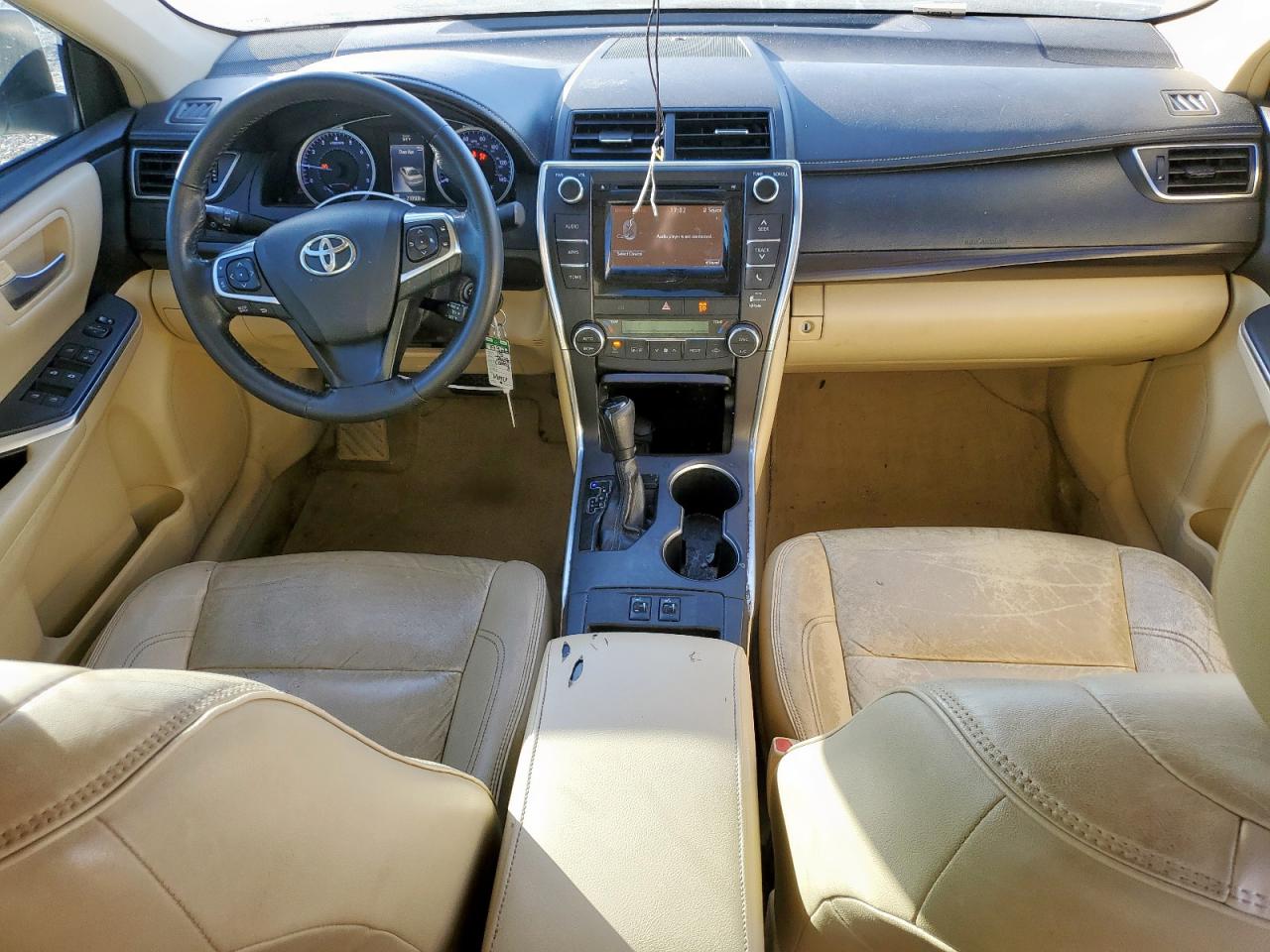 2015 TOYOTA CAMRY LE photo 8
