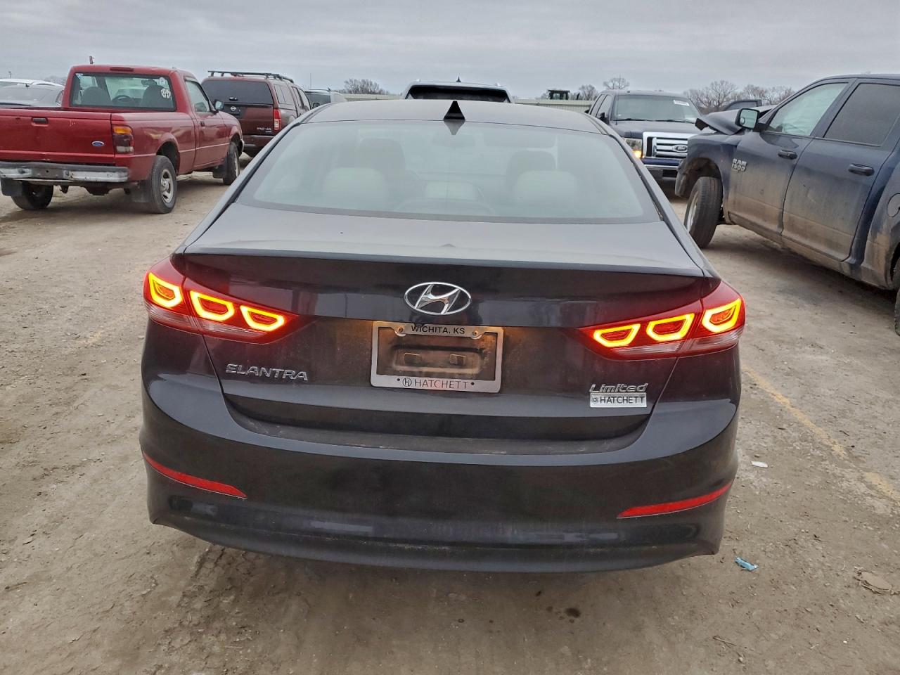 2017 HYUNDAI ELANTRA SE photo 6