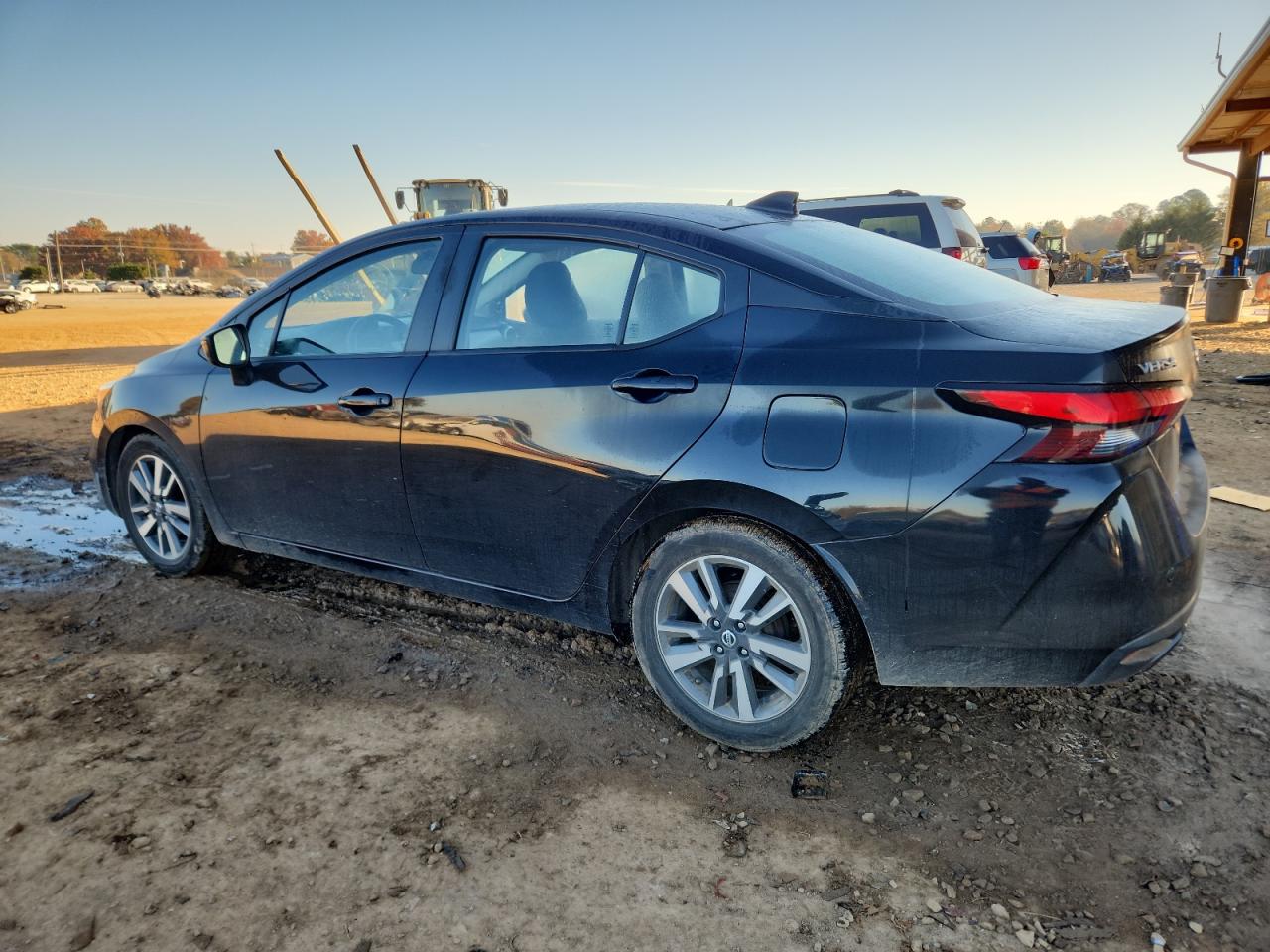 2021 NISSAN VERSA SV photo 3