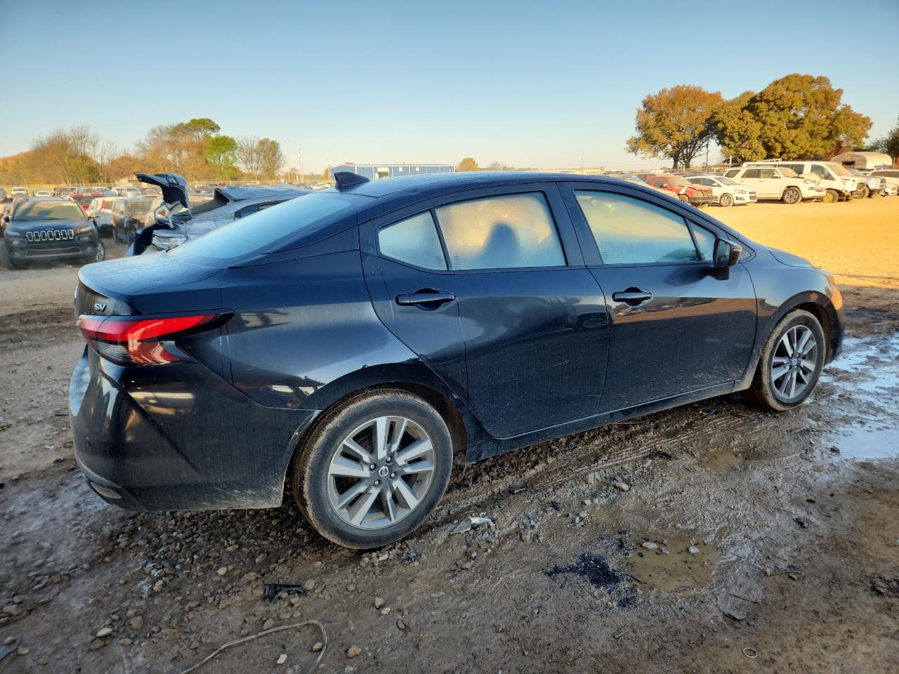 2021 NISSAN VERSA SV photo 5