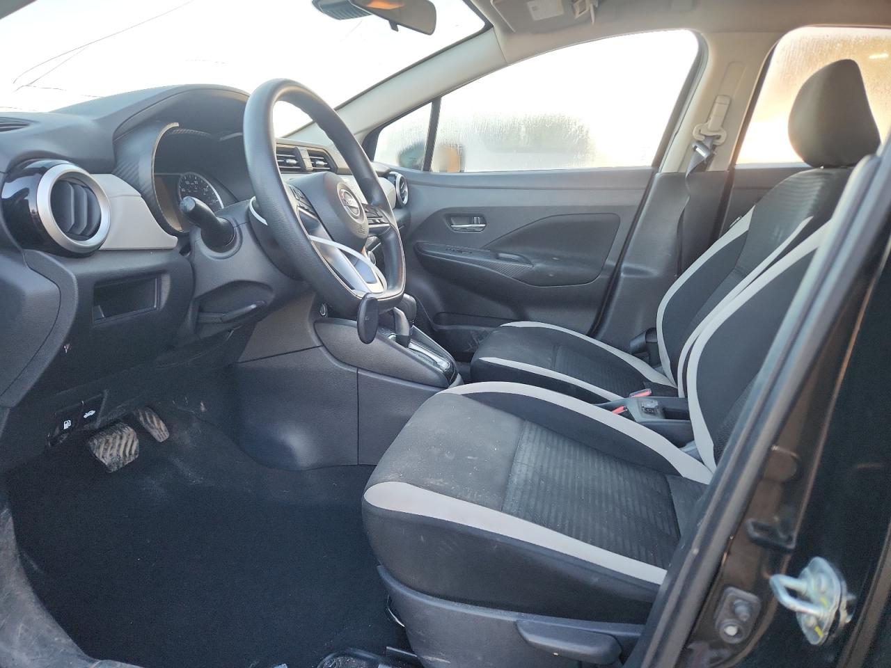 2021 NISSAN VERSA SV photo 13