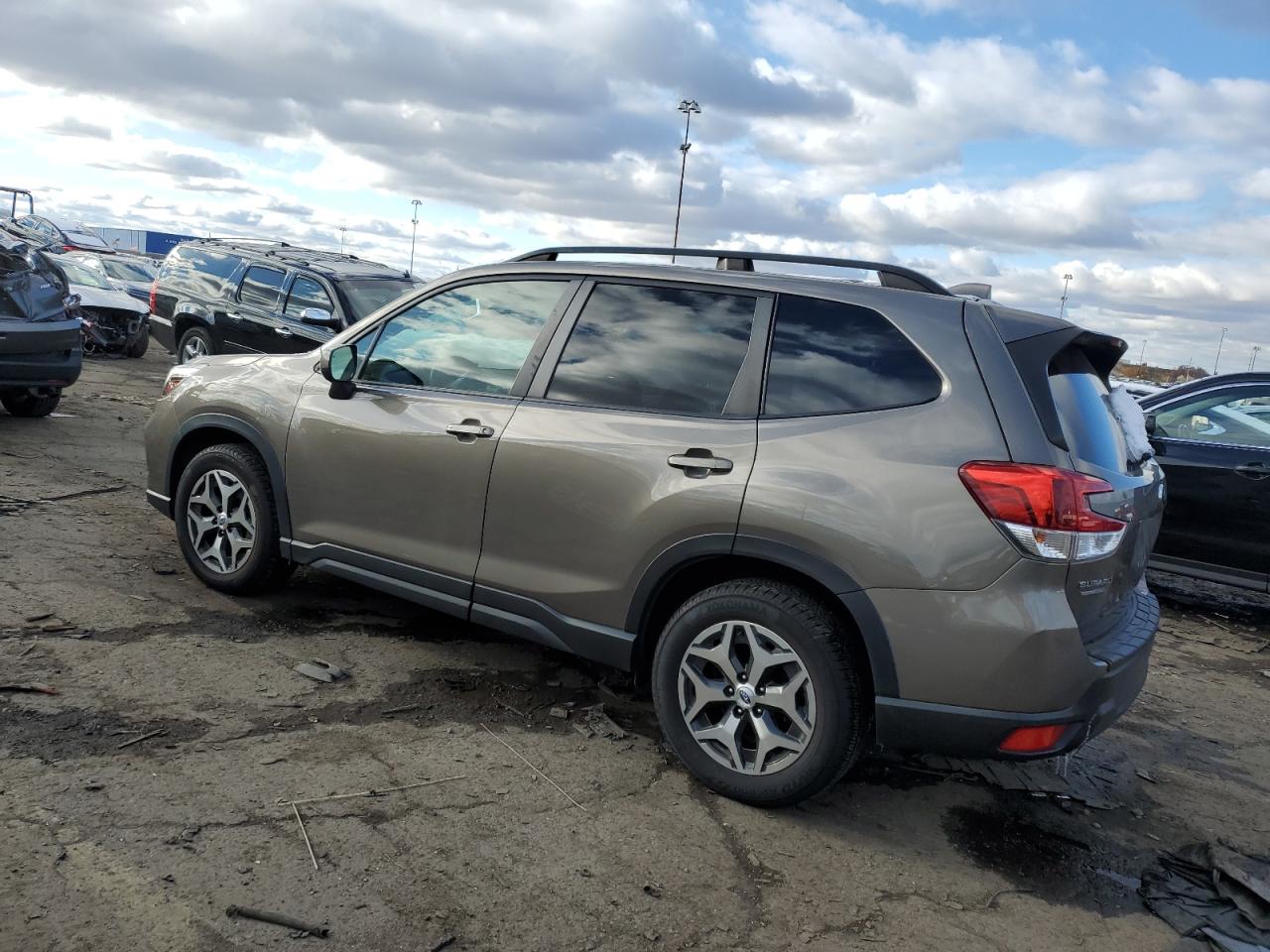2019 SUBARU FORESTER PREMIUM photo 4