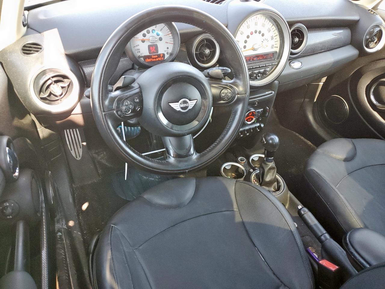 2011 MINI COOPER S photo 15