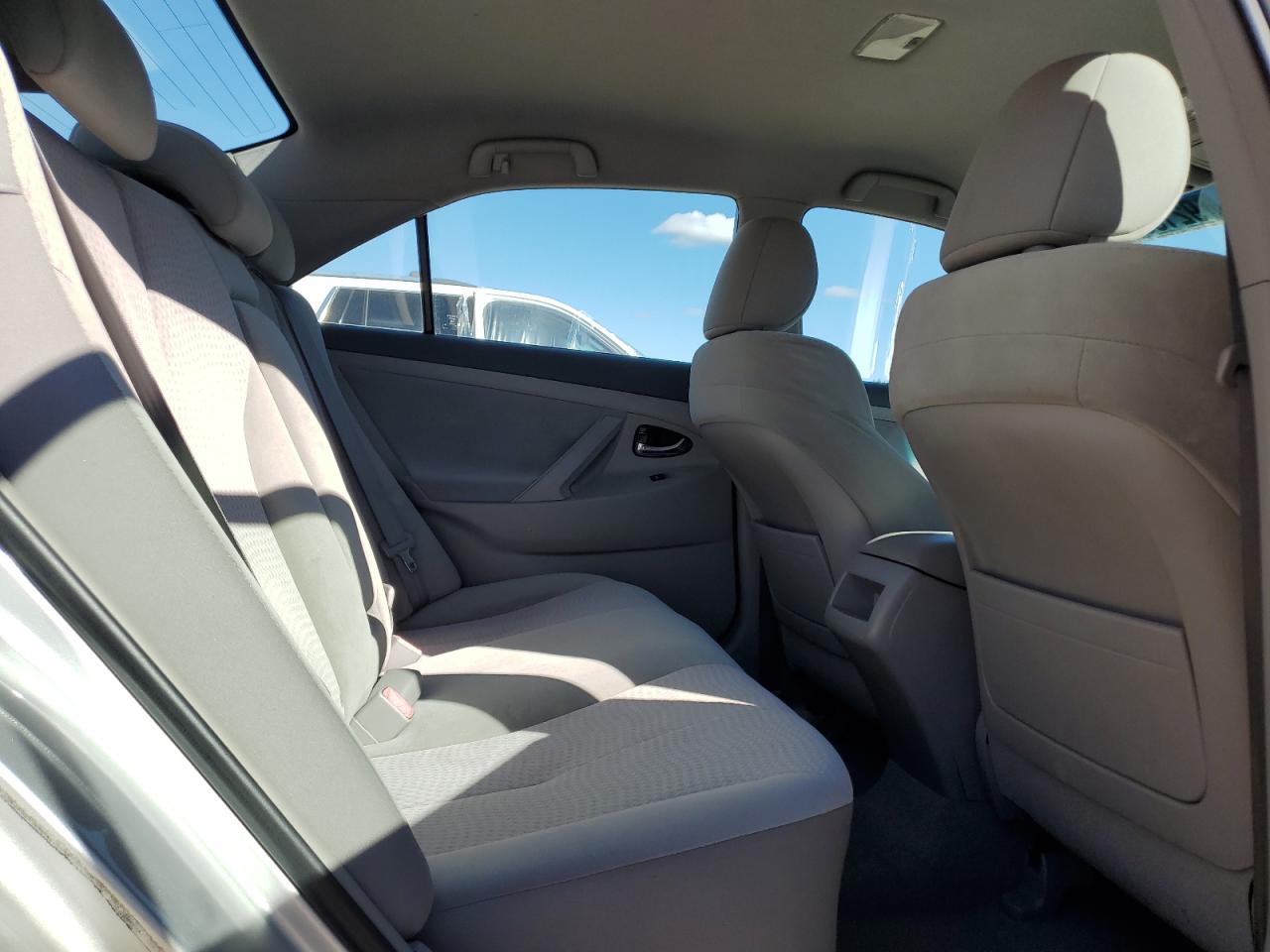 2011 TOYOTA CAMRY photo 19