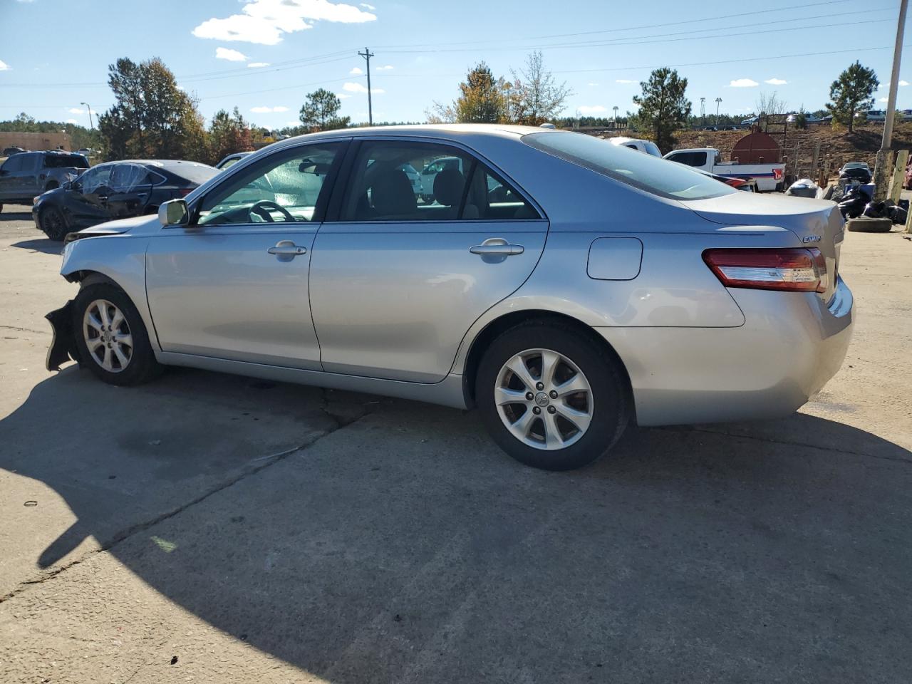 2011 TOYOTA CAMRY photo 3