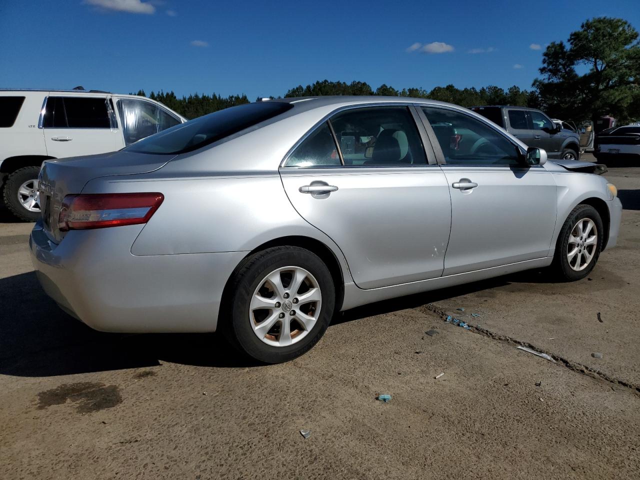 2011 TOYOTA CAMRY photo 5