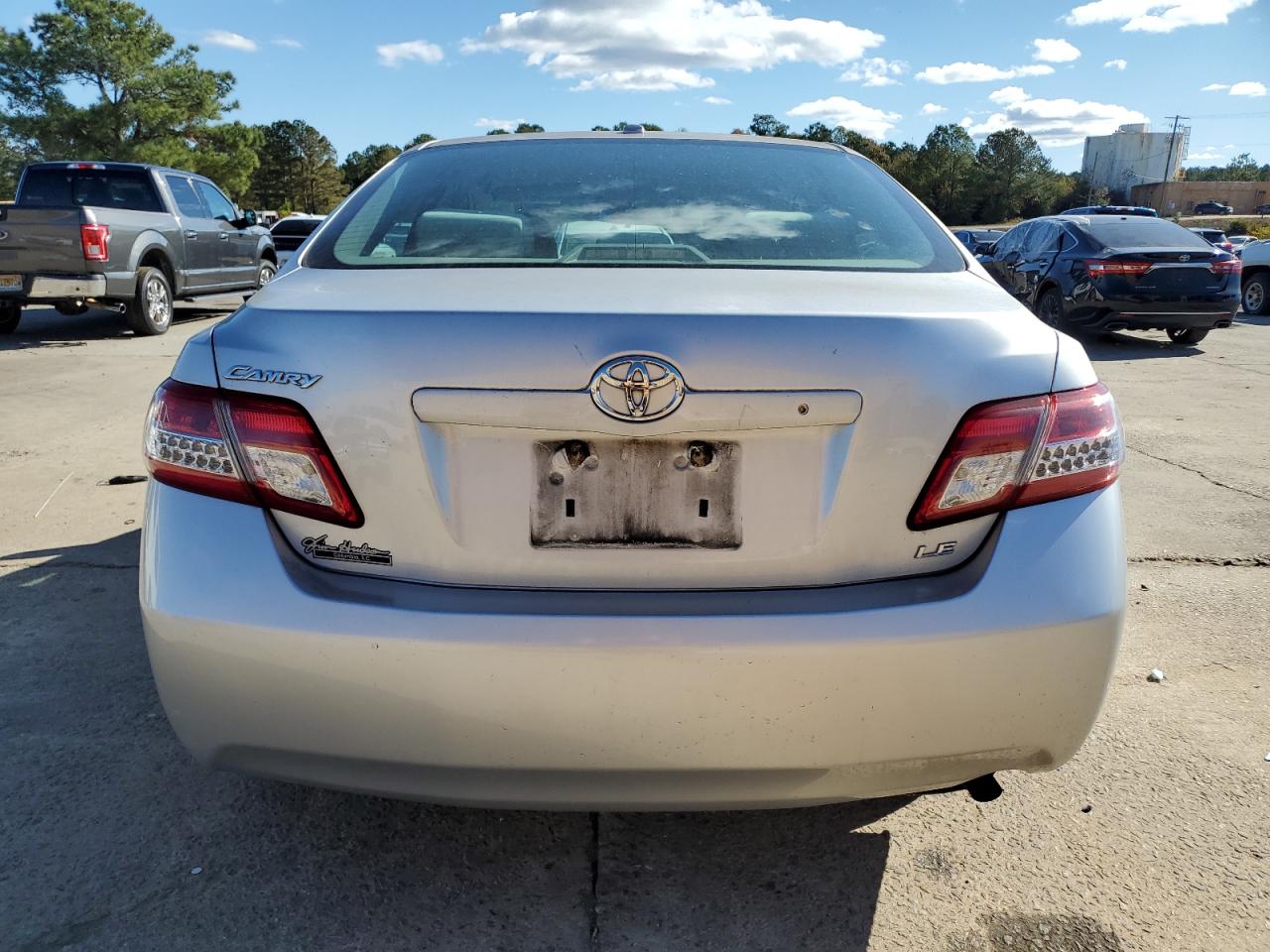 2011 TOYOTA CAMRY photo 11