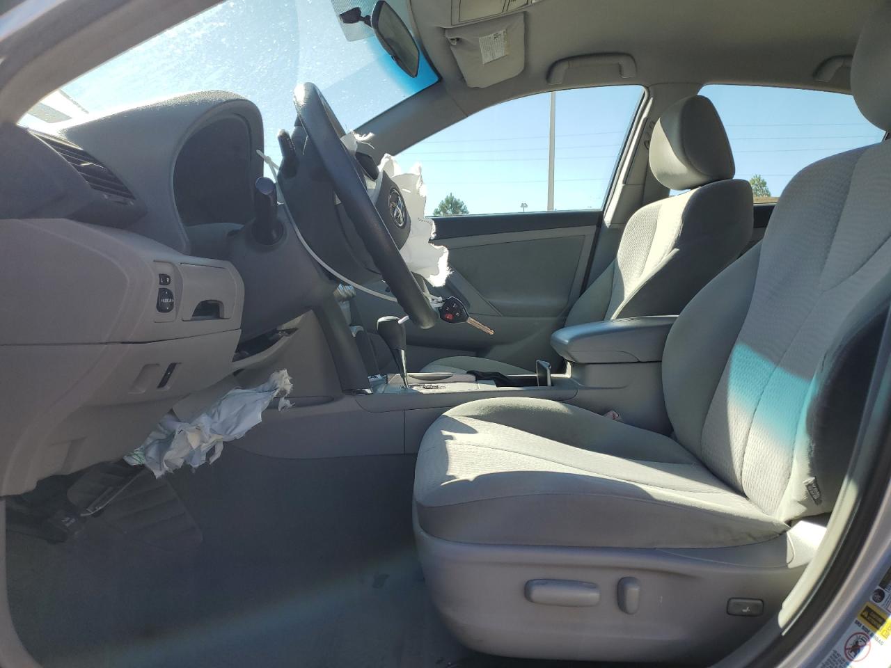 2011 TOYOTA CAMRY photo 13