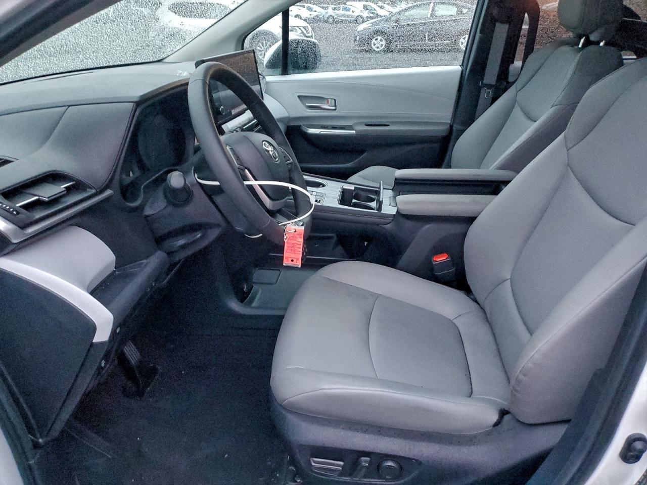 2025 TOYOTA SIENNA XLE photo 7