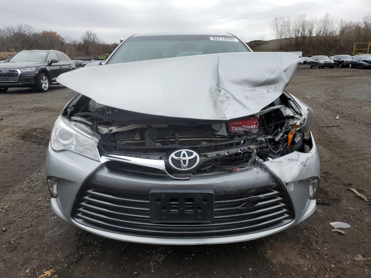 2015 TOYOTA CAMRY LE photo 5