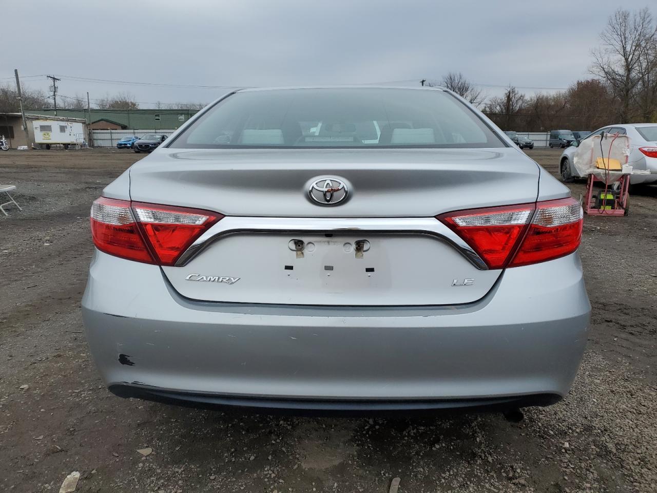2015 TOYOTA CAMRY LE photo 6