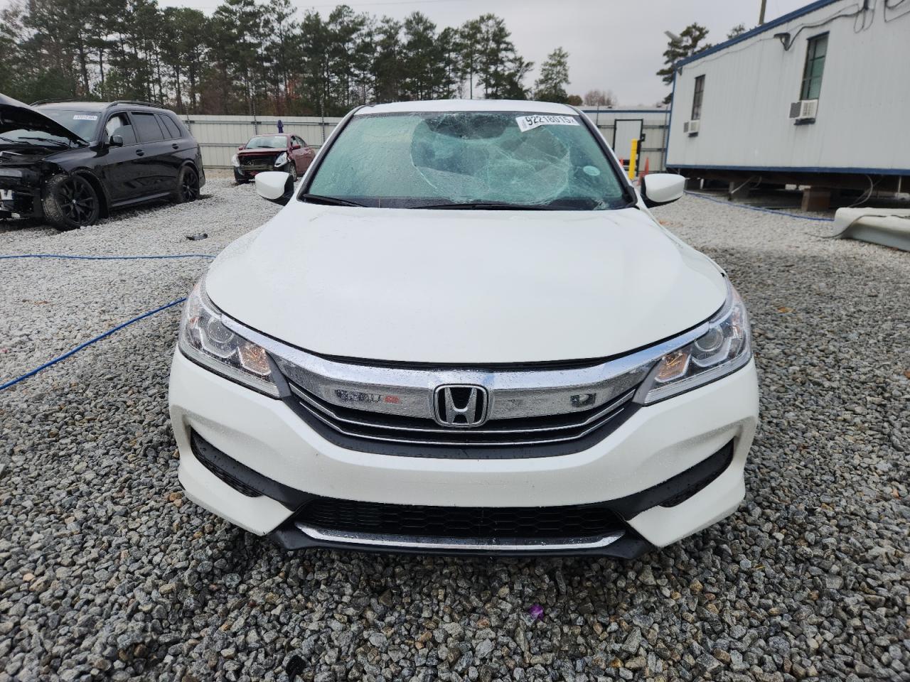 2016 HONDA ACCORD LX photo 17