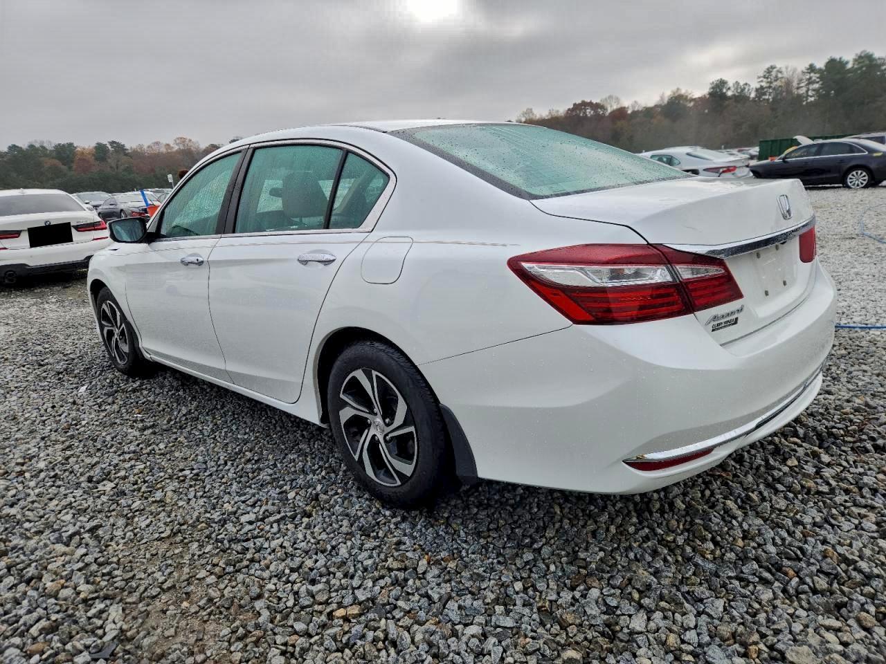 2016 HONDA ACCORD LX photo 5