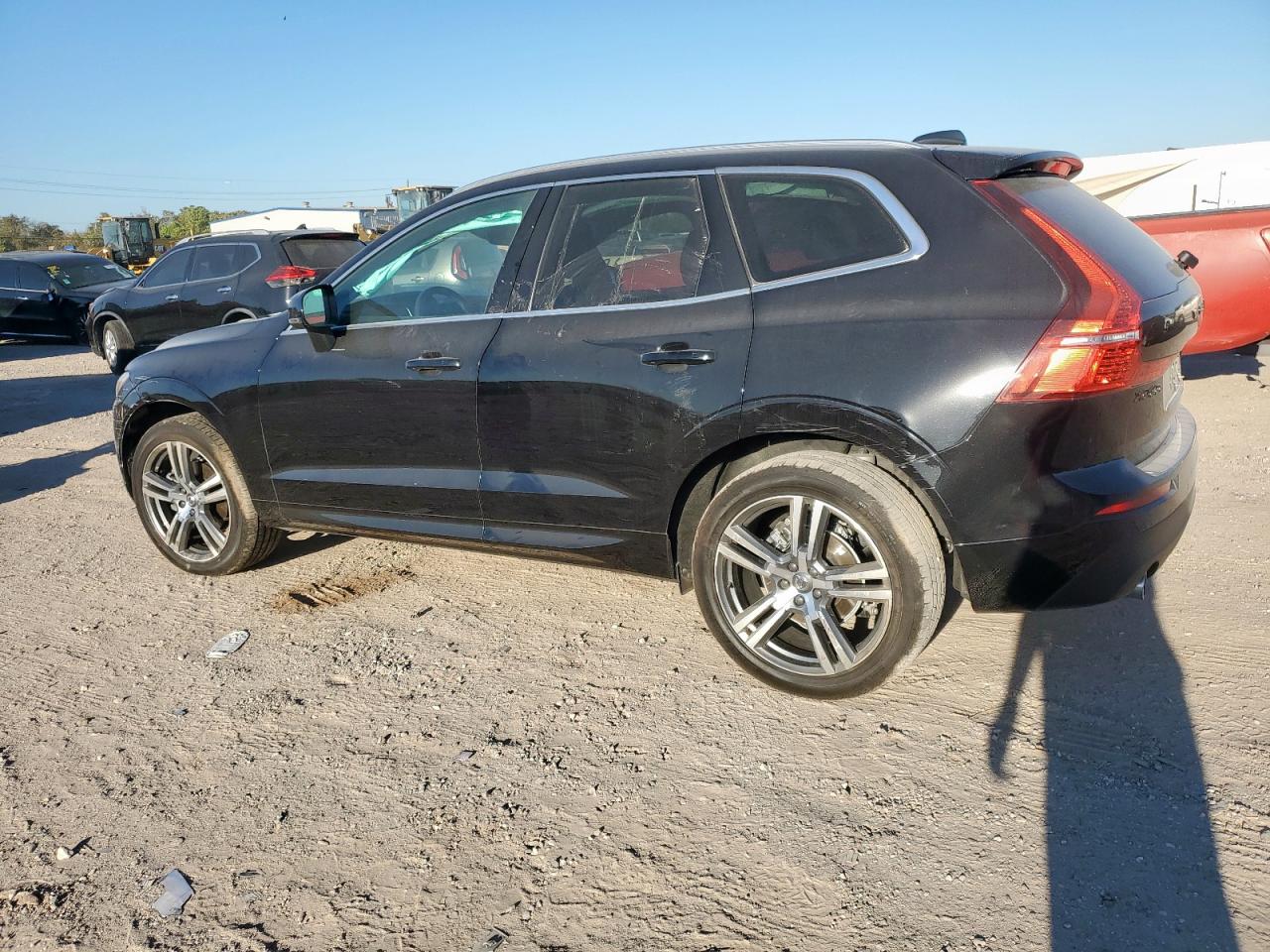 2021 VOLVO XC60 T5 MOMENTUM photo 2