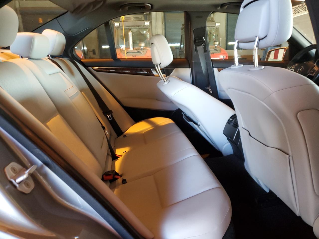 2014 MERCEDES-BENZ C 250 photo 19