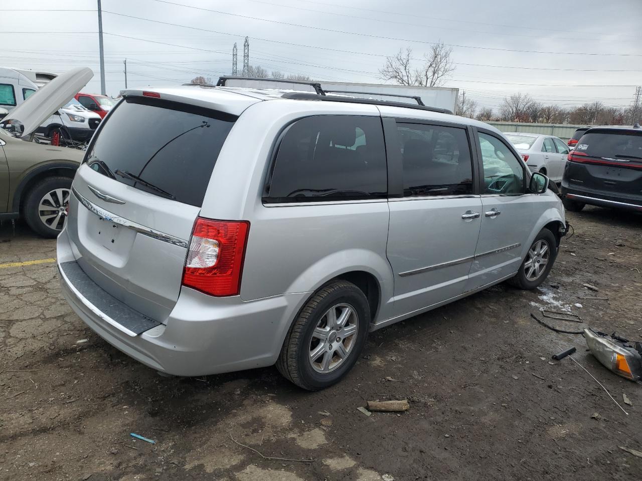 2011 CHRYSLER TOWN & COUNTRY TOURING photo 7