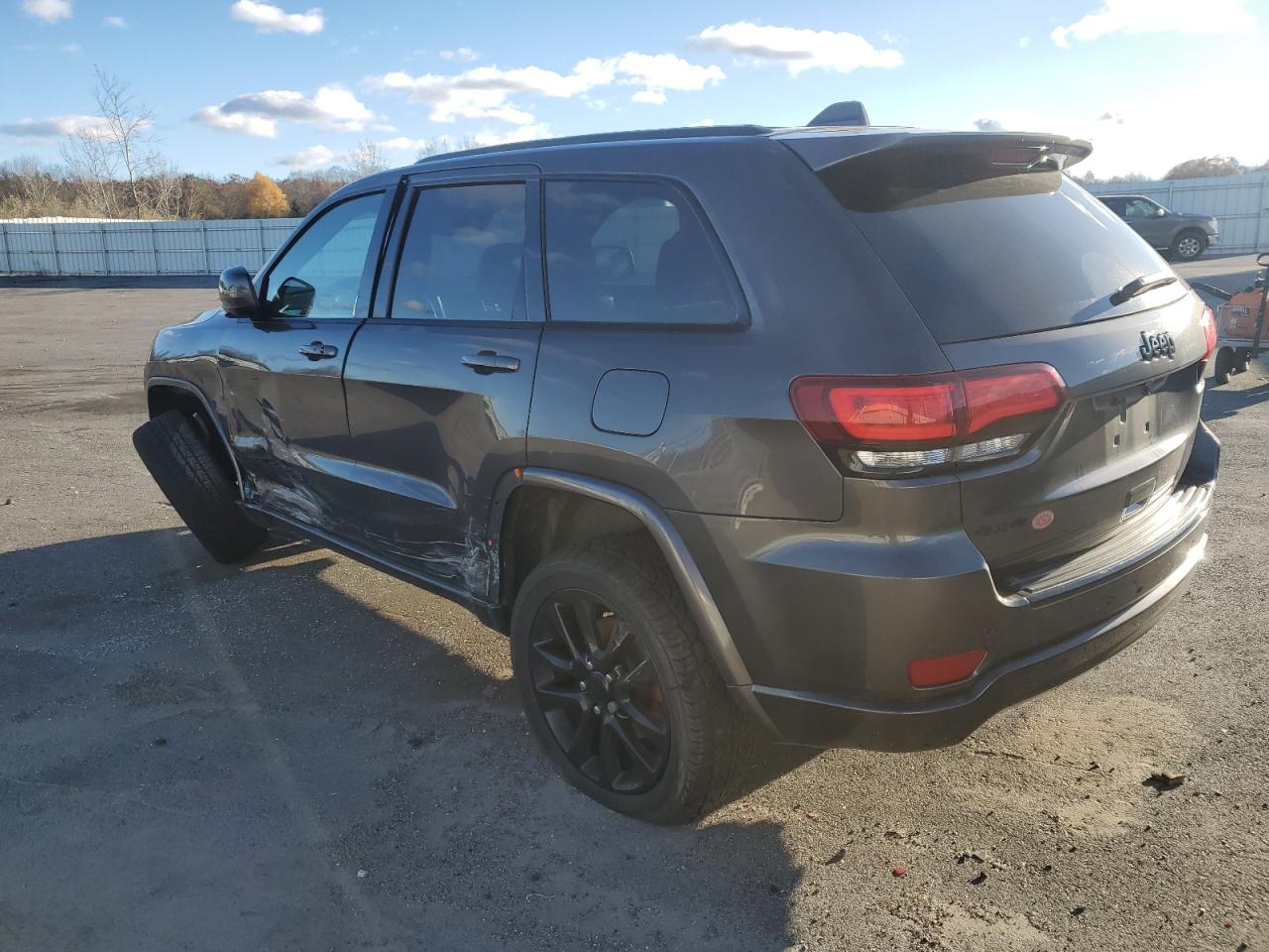 2018 JEEP GRAND CHEROKEE LAREDO photo 2