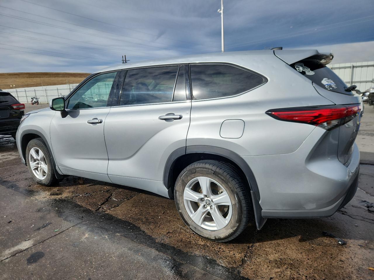 2022 TOYOTA HIGHLANDER L photo 3