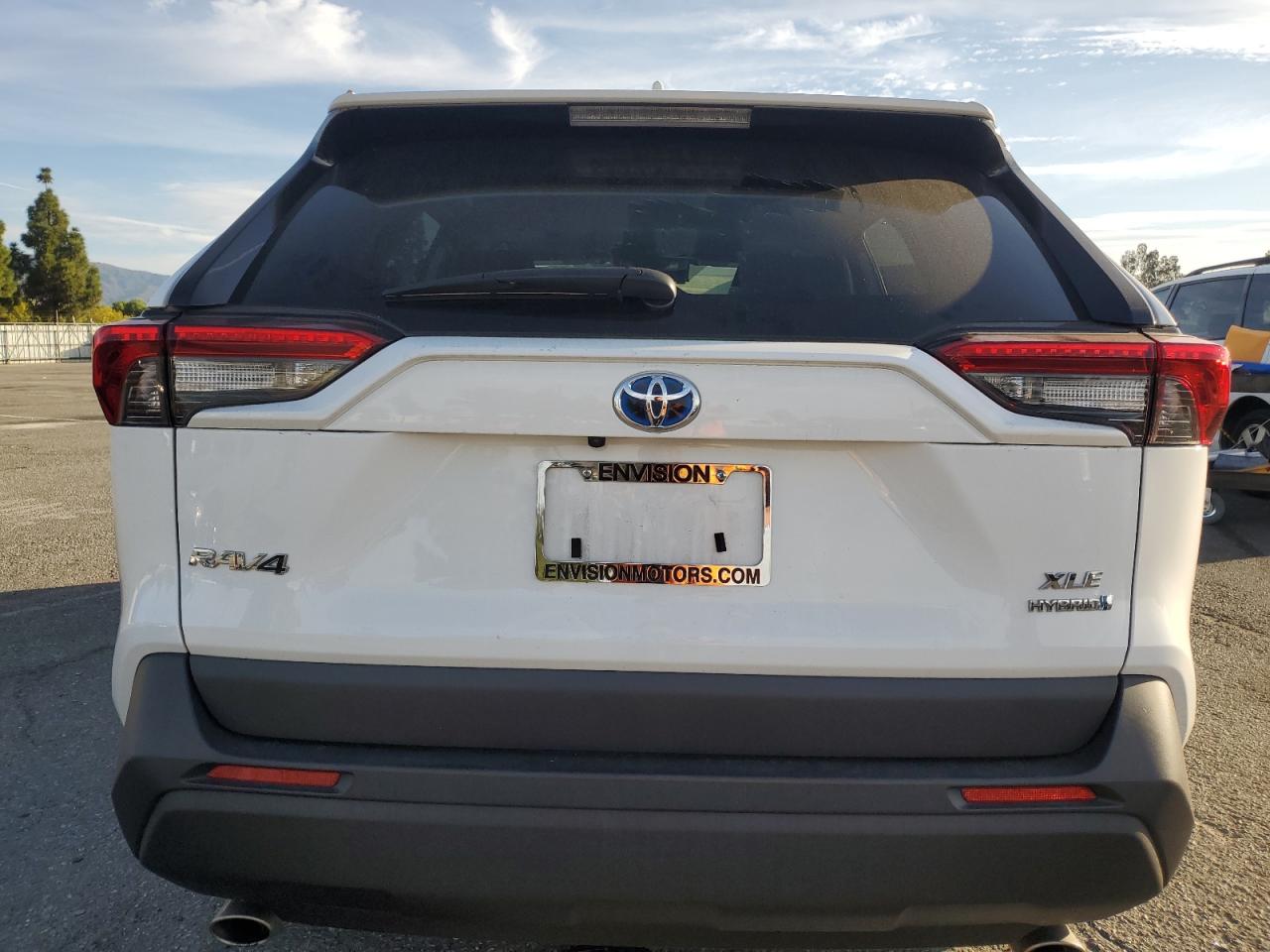2024 TOYOTA RAV4 XLE photo 11