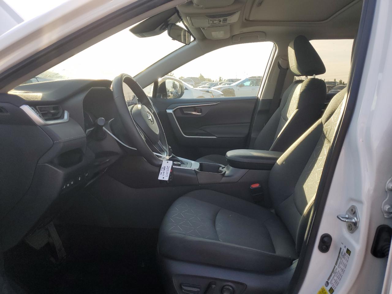 2024 TOYOTA RAV4 XLE photo 13
