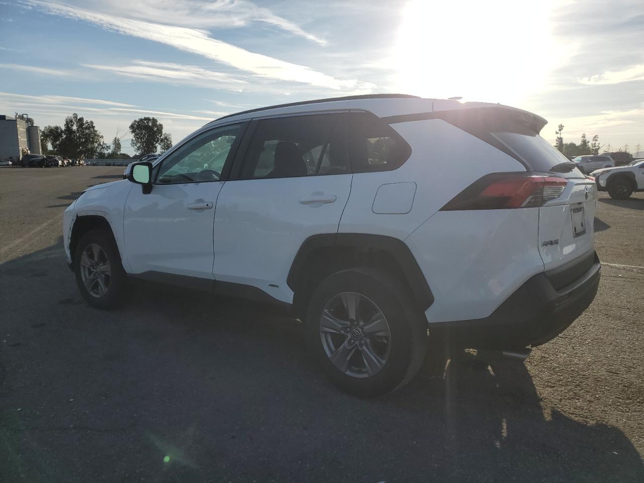 2024 TOYOTA RAV4 XLE photo 3