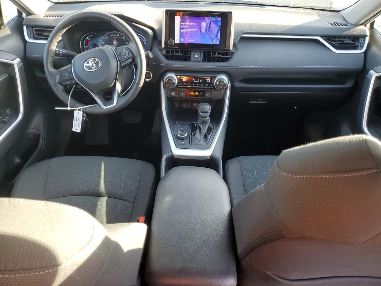 2024 TOYOTA RAV4 XLE photo 15
