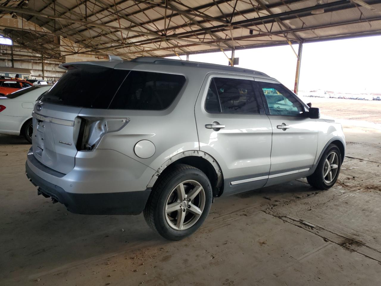 2016 FORD EXPLORER XLT photo 3