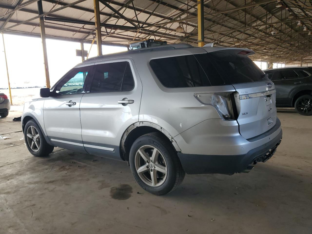 2016 FORD EXPLORER XLT photo 2