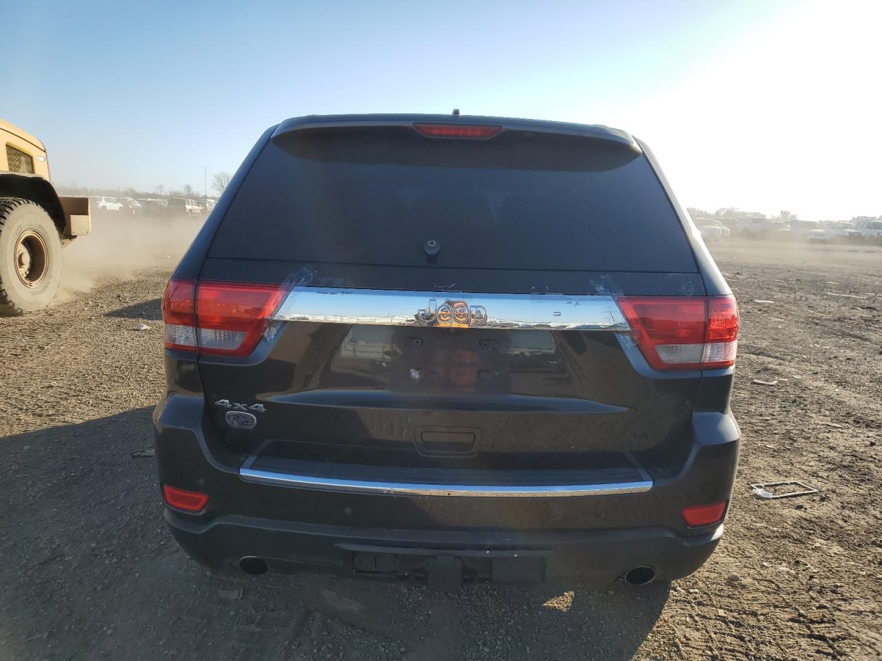 2011 JEEP GRAND CHEROKEE OVERLAND photo 16