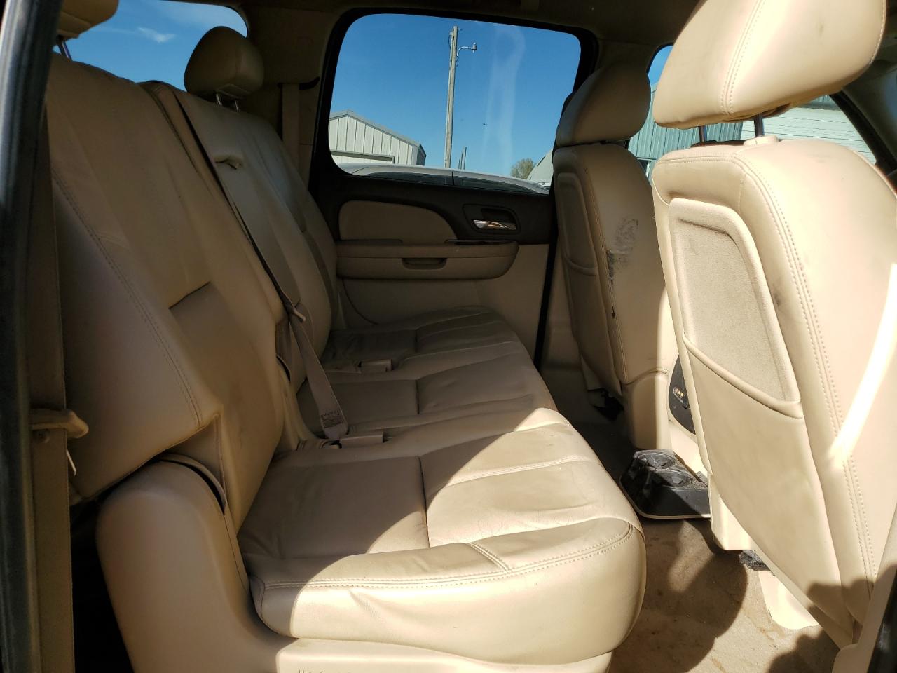 2010 CHEVROLET SUBURBAN K1500 LT photo 11