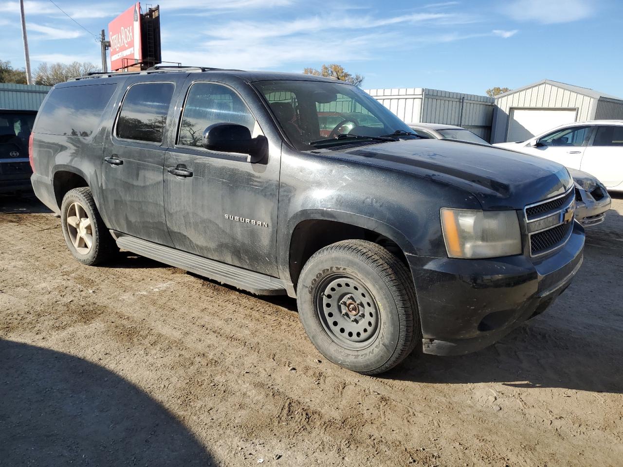 2010 CHEVROLET SUBURBAN K1500 LT photo 4