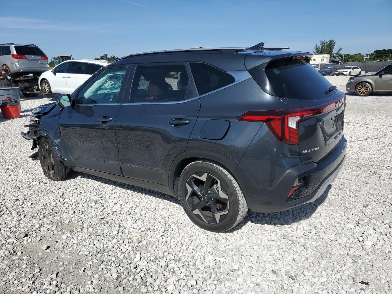 2025 KIA SELTOS EX photo 4