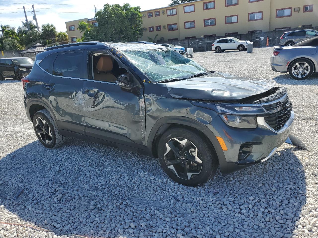 2025 KIA SELTOS EX photo 10