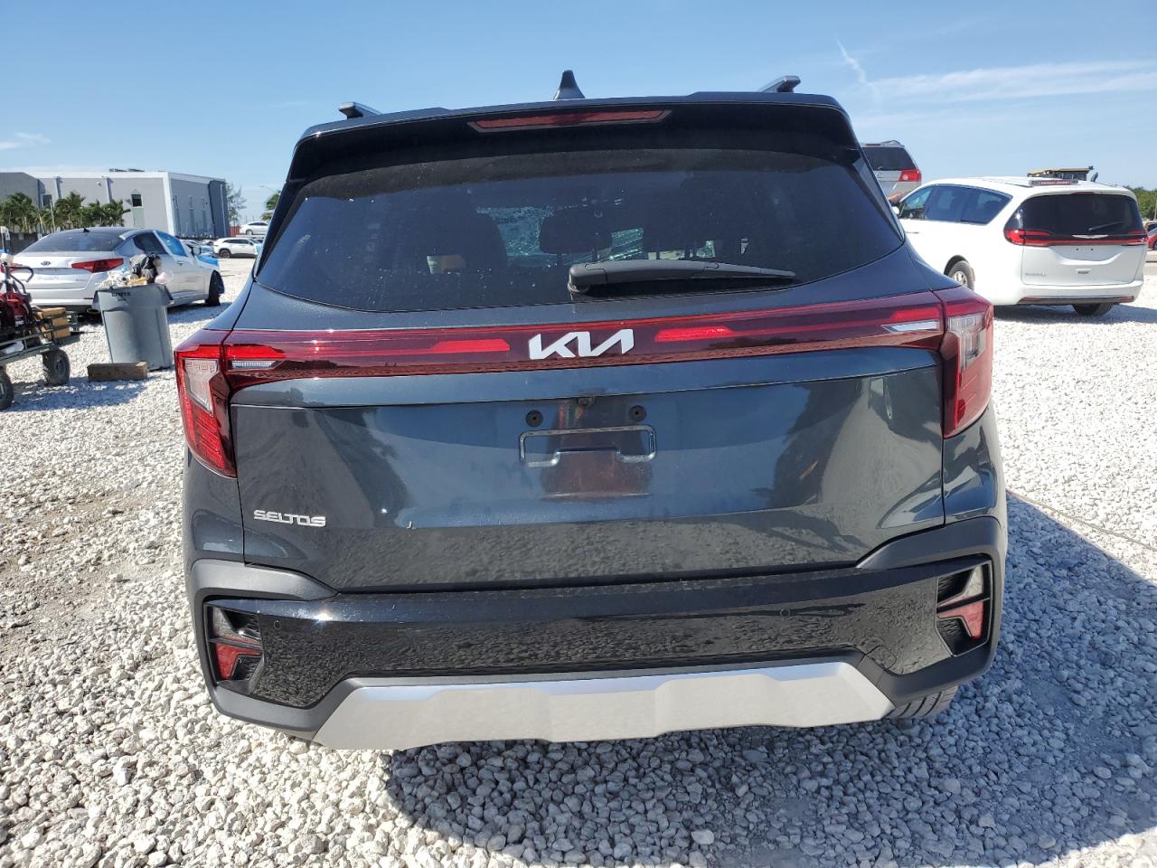 2025 KIA SELTOS EX photo 16