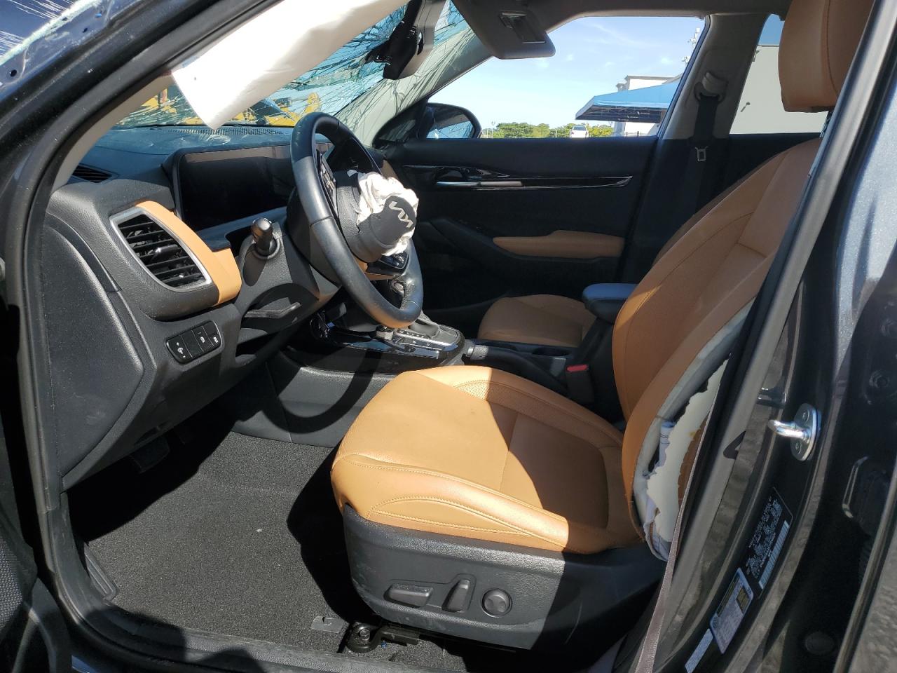 2025 KIA SELTOS EX photo 19