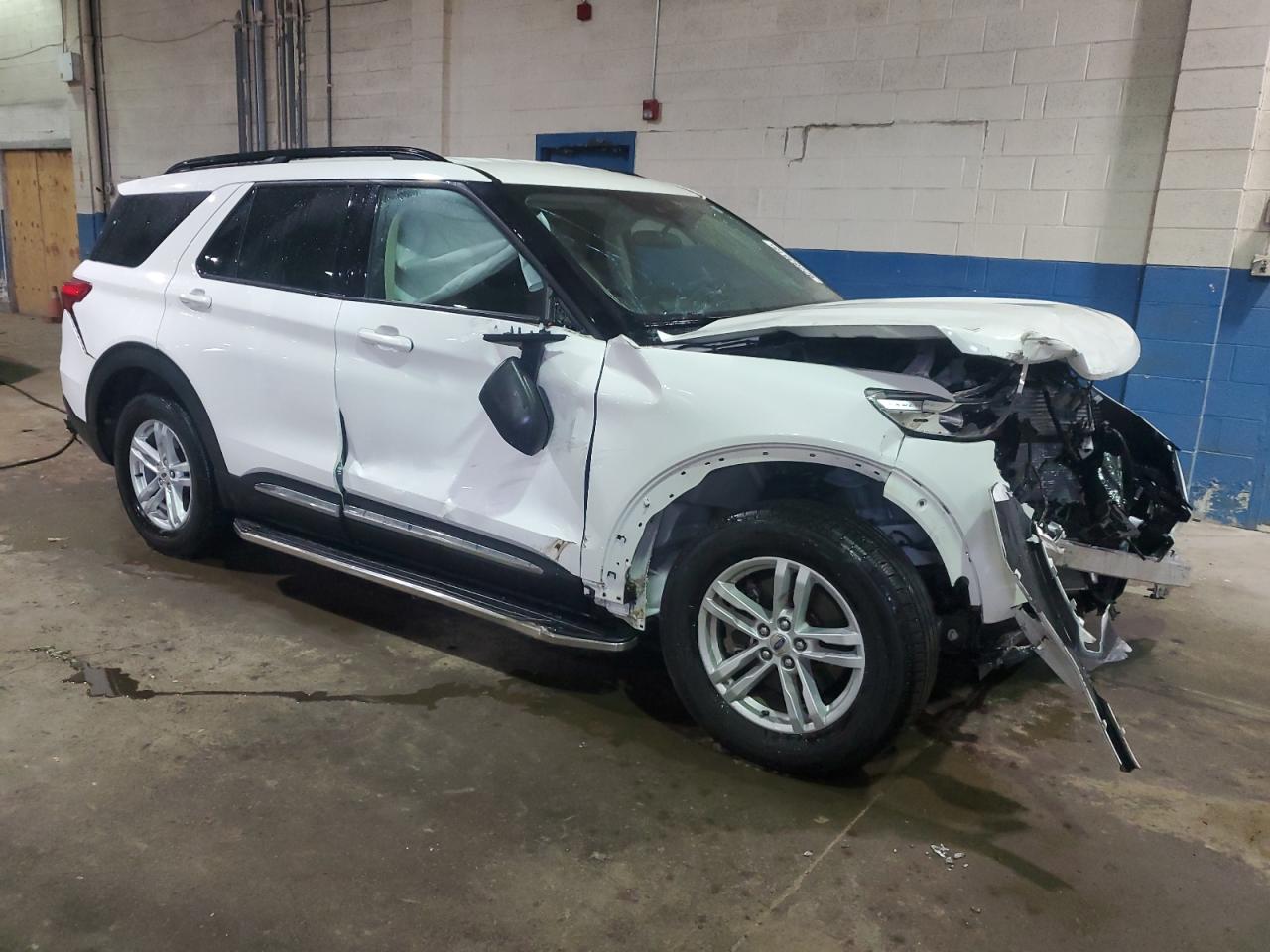 2023 FORD EXPLORER XLT photo 4