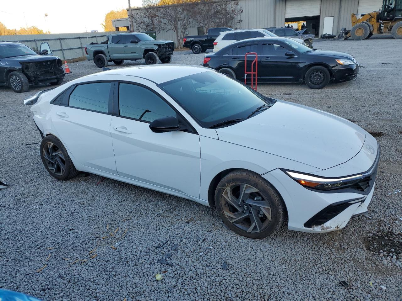 2025 HYUNDAI ELANTRA SEL SPORT photo 4