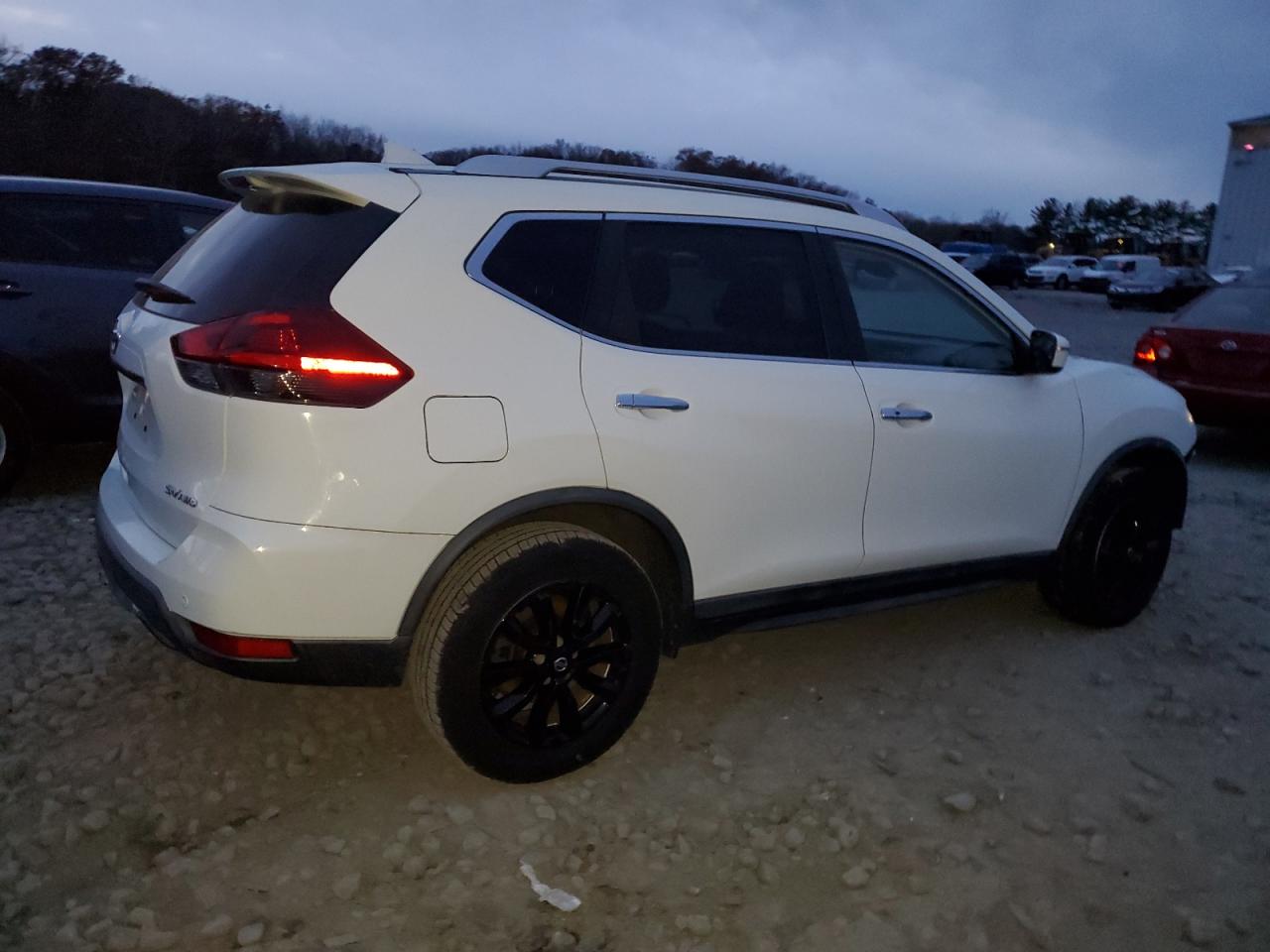 2020 NISSAN ROGUE S photo 3