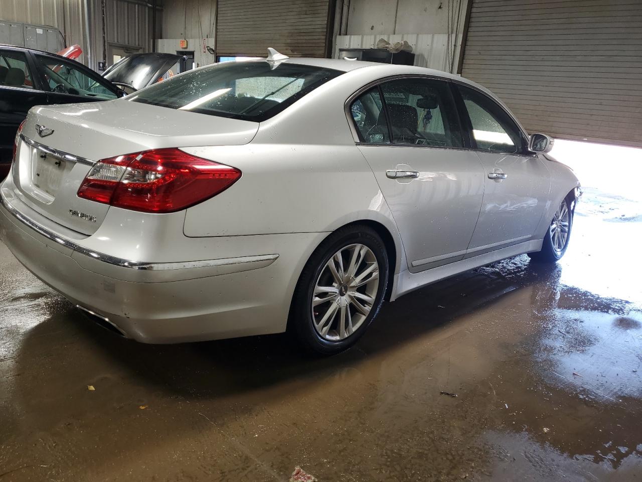 2013 HYUNDAI GENESIS 3.8L photo 3
